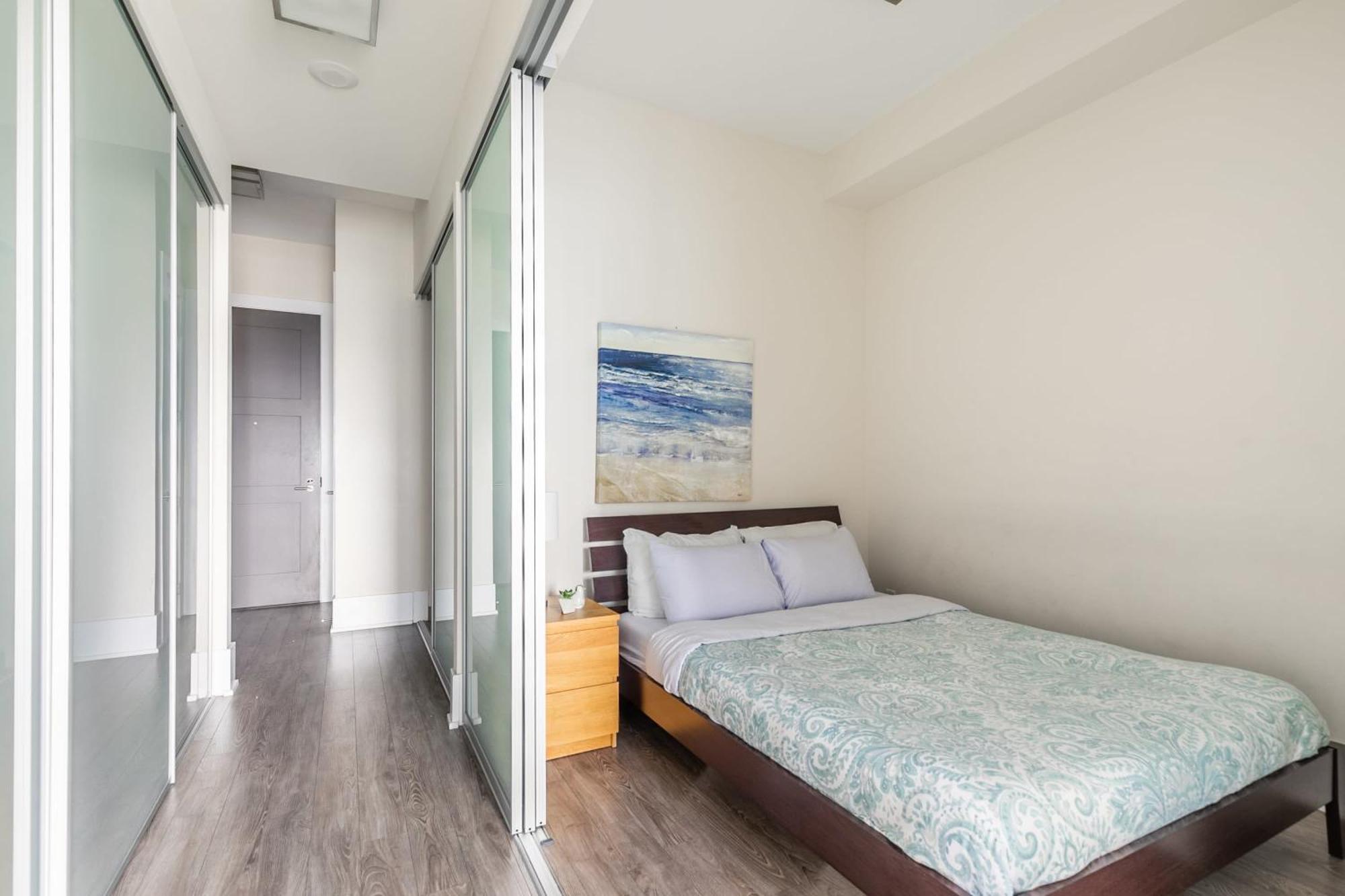 Loft With Stunning Views Of Cn Tower * Toronto